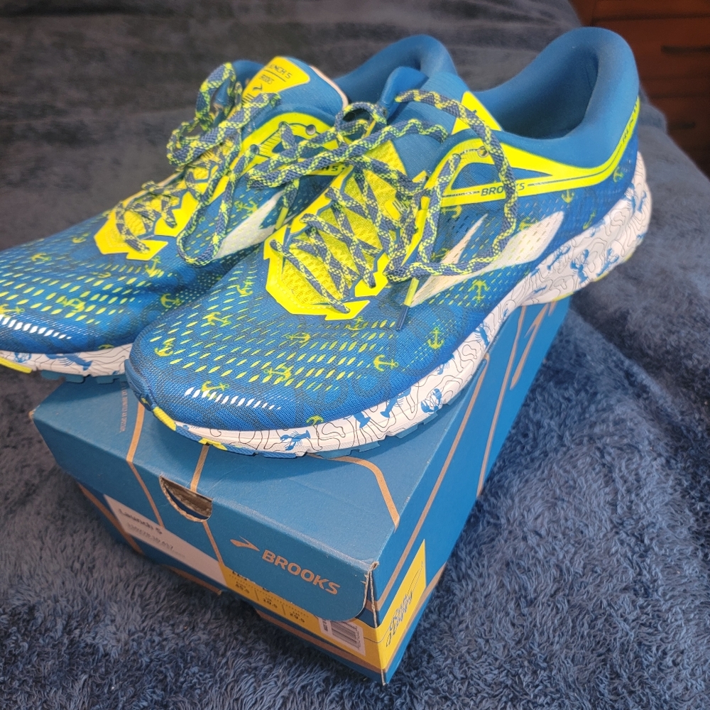 Launch 5 brooks running sneakers mens size 11.5 worn once
